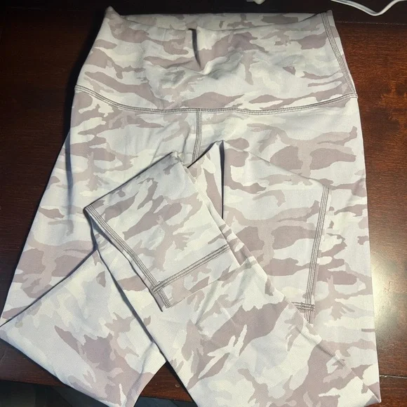 Lululemon Athletica Gray Camouflage Leggings - Picture 1 of 3